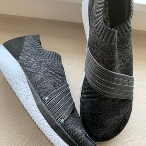 Altra Dyani casual shoe